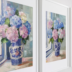 Juego de arte de pared chinoiserie con hortensias rosas, póster floral en jarrón azul y blanco, decoración Grandmillennial en azul claro, 3 piezas para colocar sobre el sofá y la cama.