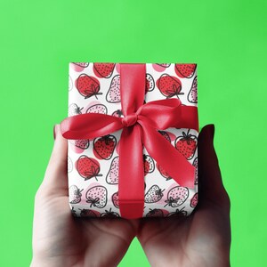 Strawberry Print Wrapping Paper Gift Wrap Summer Cute Strawberry Patch Gift Wrap Bright Luxury Wrapping Paper Girl Birthday Gift Wrap Papers