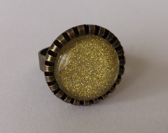 Glittered gold ring / Glitter gold on retro-style bronze support