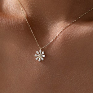 Daisy Necklace, 14k gold daisy necklace , Minimalist Necklace , Flower Daisy Necklace , Christmas Gifts , Everyday Necklace , Gift for her