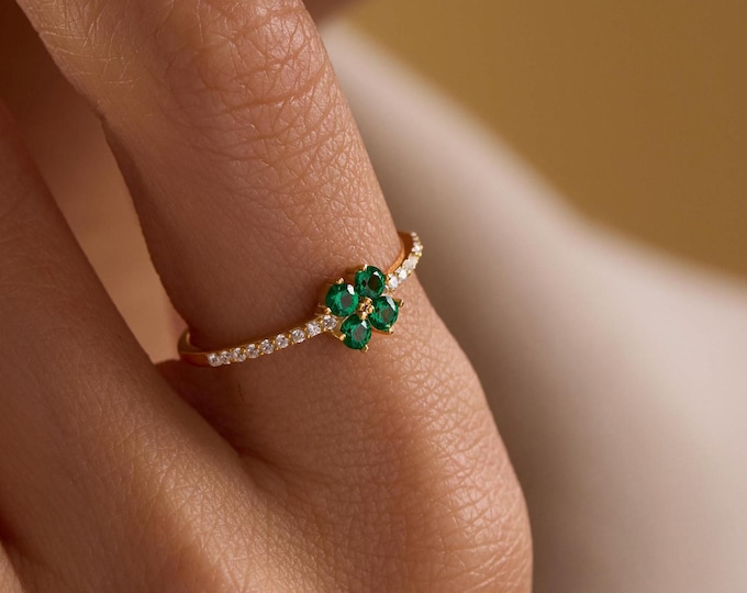 Flower Ring, Emerald Ring, Minimalist Clover Ring, Dainty Birthstones Ring, Gemstone Ring, Stacking Ring , Christmas Gift for Her