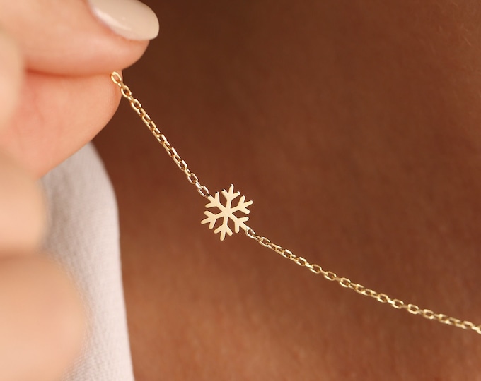 14K Gold Snowflake Necklace, Cute Minimalist Gold Winter Necklace, Christmas Gifts , Mother Necklace , Gifts for her , Mothers Day Gift