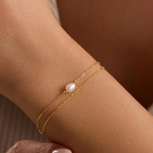 Gold Pearl Bracelet, Dainty Gold Bracelet, Pearl Beaded Bracelet, Simple Pearl Bracelet, Layering Bracelet, Bridesmaid Gift, Christmas Gift