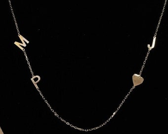 Collier initial, collier personnalisé de nom, collier de lettre, collier de nom d’or, cadeaux d’épouse, cadeaux pour la maman, cadeau de mamans, cadeau d’anniversaire