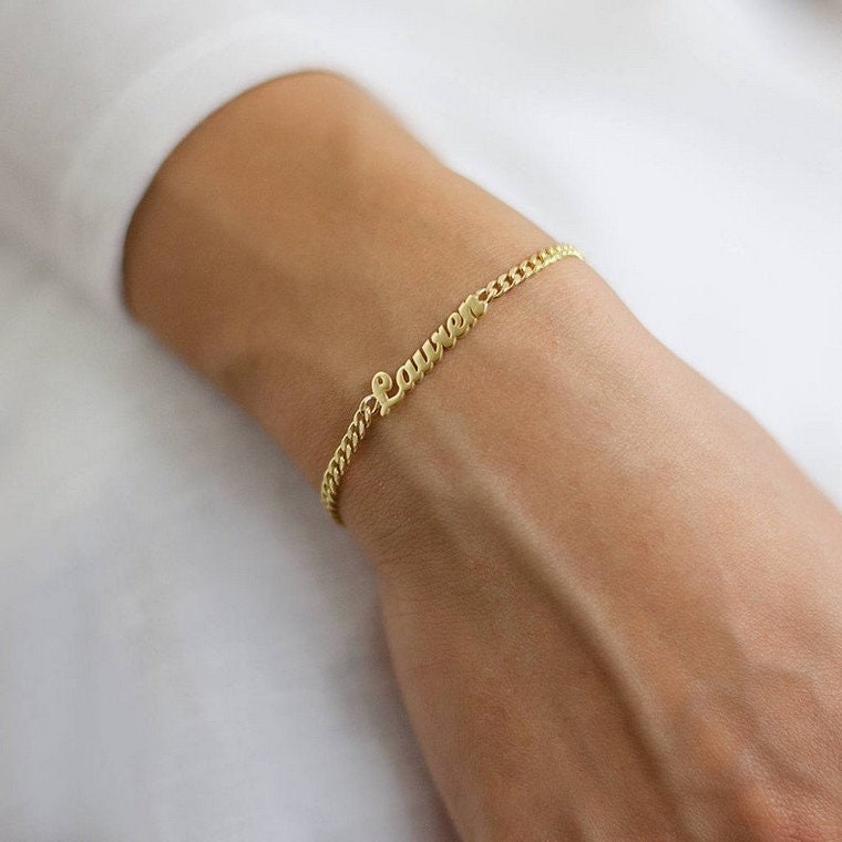 14k Gold Figaro Chain Cursive Font Name Bracelet | Eternate