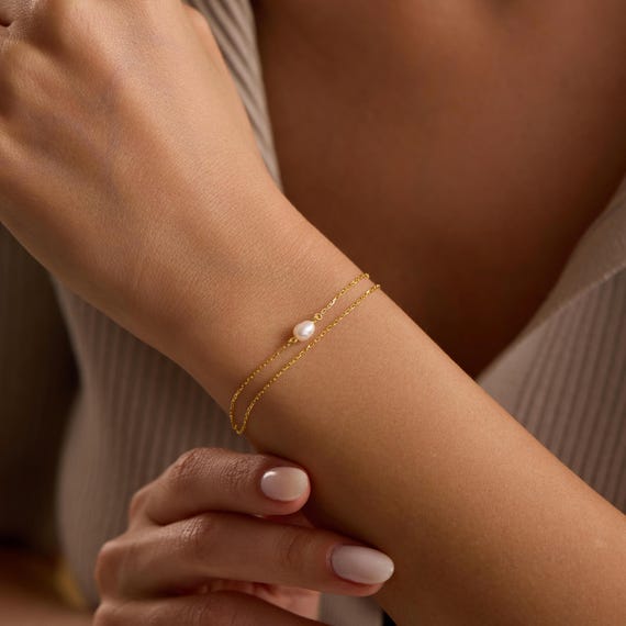 Gold Pearl Bracelet, Dainty Gold Bracelet, Pearl Beaded Bracelet, Pearl Bracelet, Layering Bracelet, Bridesmaid Gift, Mothers Day Gift