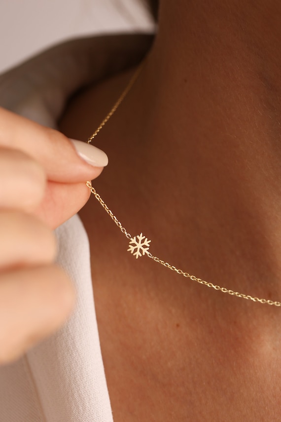 14K Gold Snowflake Necklace Cute Minimalist Gold Winter Necklace Christmas Gifts Mother Necklace Gifts for her Mothers Day Gift