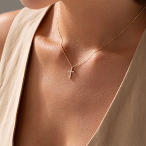 14k Gold Kreuz Halskette, Kreuz Halskette, christliche Geschenke, minimalistische Halskette, Taufkette, Weihnachtsgeschenk, Hallowen Geschenk, Frauen Geschenk Bild 8