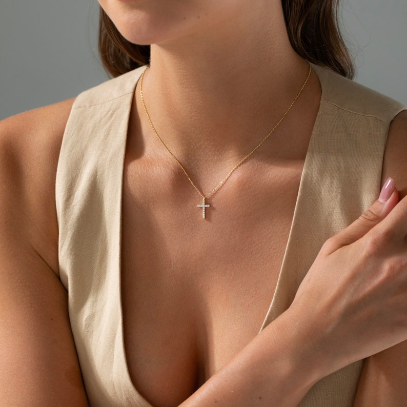 14k Gold Kreuz Halskette, Kreuz Halskette, christliche Geschenke, minimalistische Halskette, Taufkette, Weihnachtsgeschenk, Hallowen Geschenk, Frauen Geschenk Bild 2