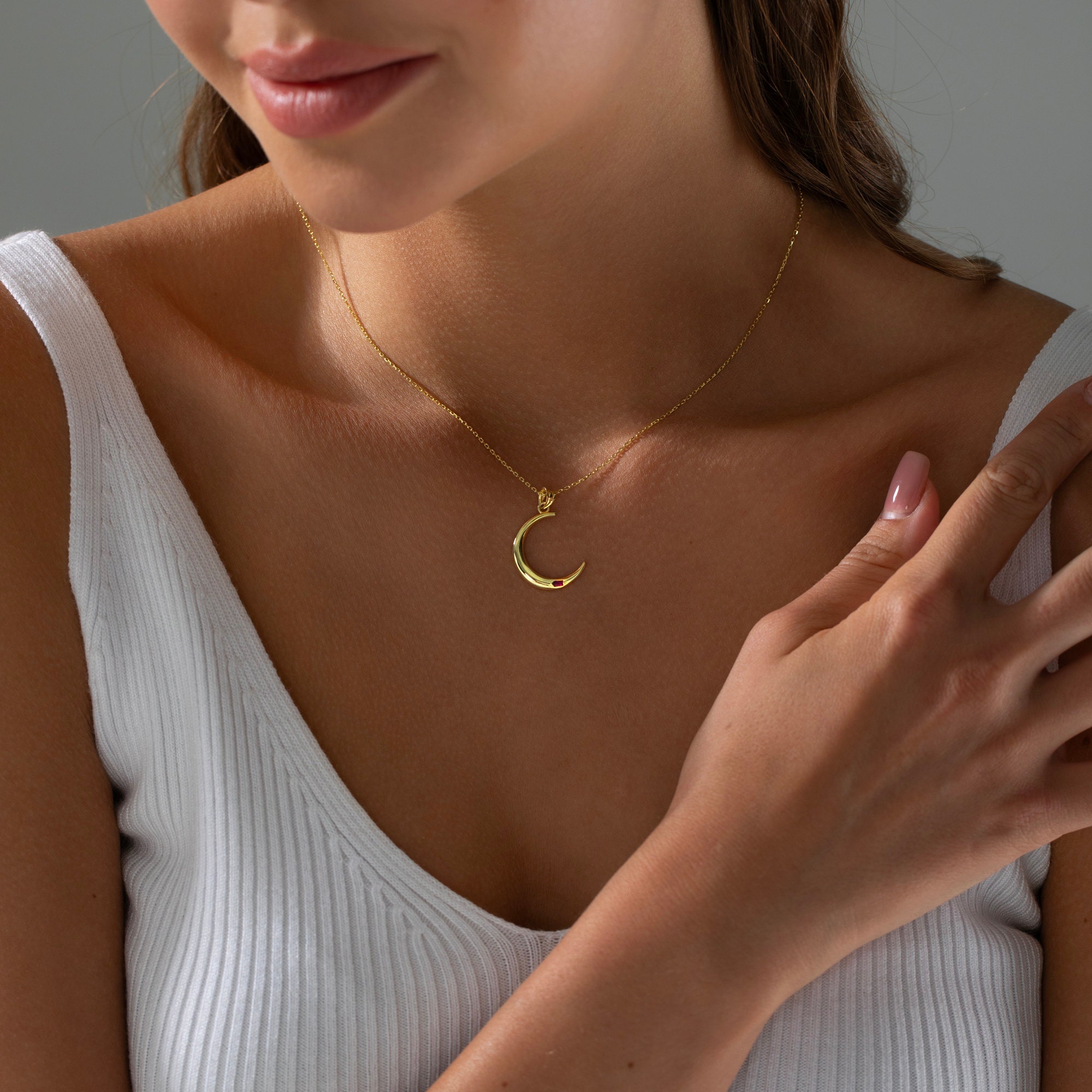 Minimalist Dainty Moon Gold Necklace Delicate Short Necklace 