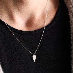 Collier coeur, collier demi-coeur, cadeau Saint Valentin, cadeau couple, cadeaux pour lui, cadeau homme, collier homme, cadeau homme image 5