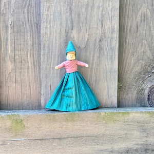 Corn Husk Doll, Miniature Vintage Handmade Art Doll, Farmhouse/Country Decorative Mini Colonial Doll, W/Hand Painted Wooden Head