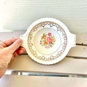 Cereal/Fruit Bowl, Vintage Royal Vellum Ware USA Lugged Handle Floral Bowl W/Gold Details, Grandmacore/Retro Kitchen Decor