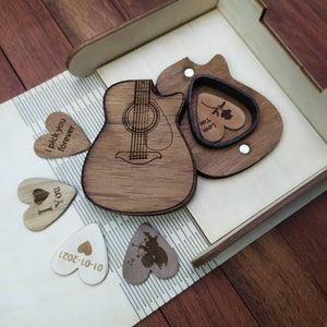 Heart guitar pick, Guitar pick Holder for Valentines Day, Guitar pick holder, Custom guitar pick, Personalized guitar pick, Acoustic guitar