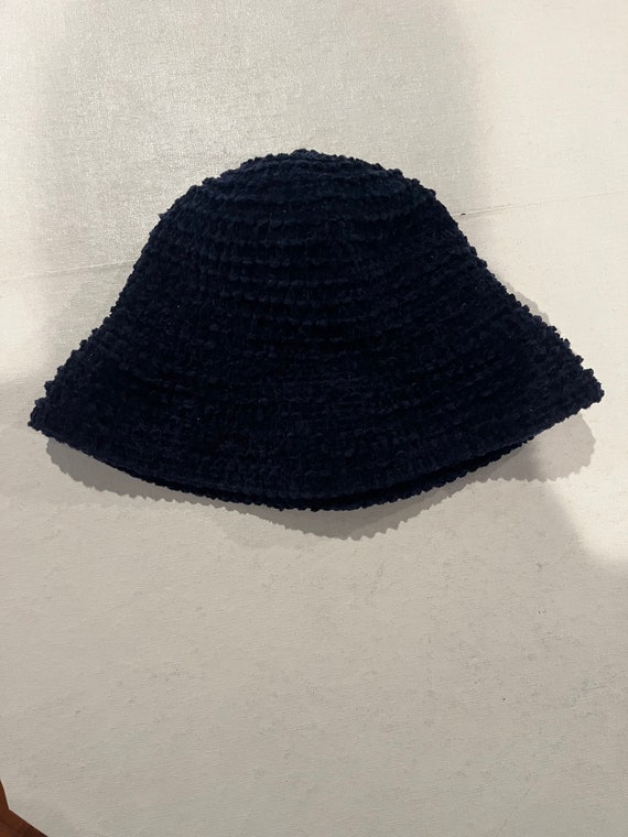 Vintage navy blue chenille style bucket hat. GUC!