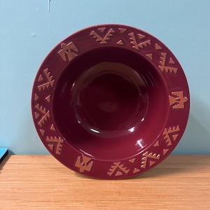 Vintage Frankoma rödbrun keramikskål med en sydvästlig Thunderbird-design