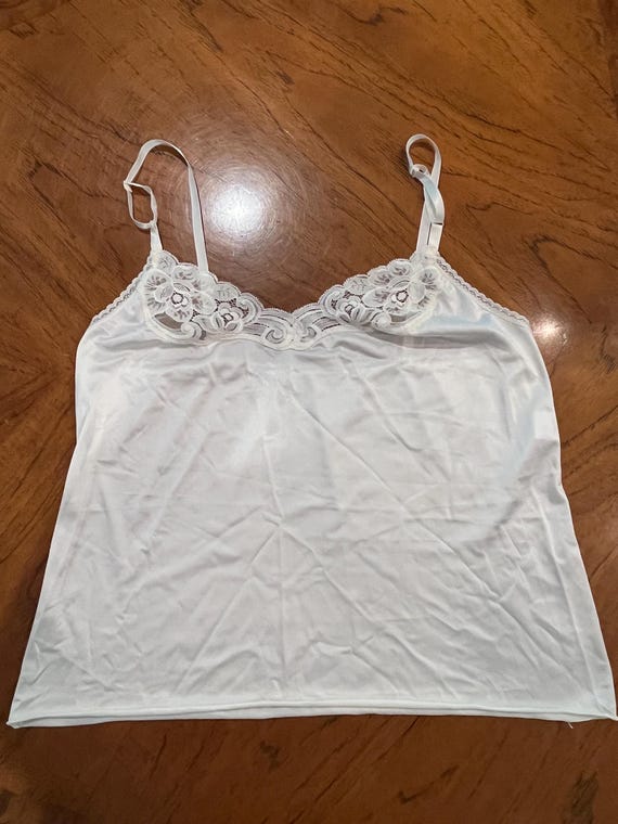 Blusa vintage Vanity Fair creme com acabamento em Linda por