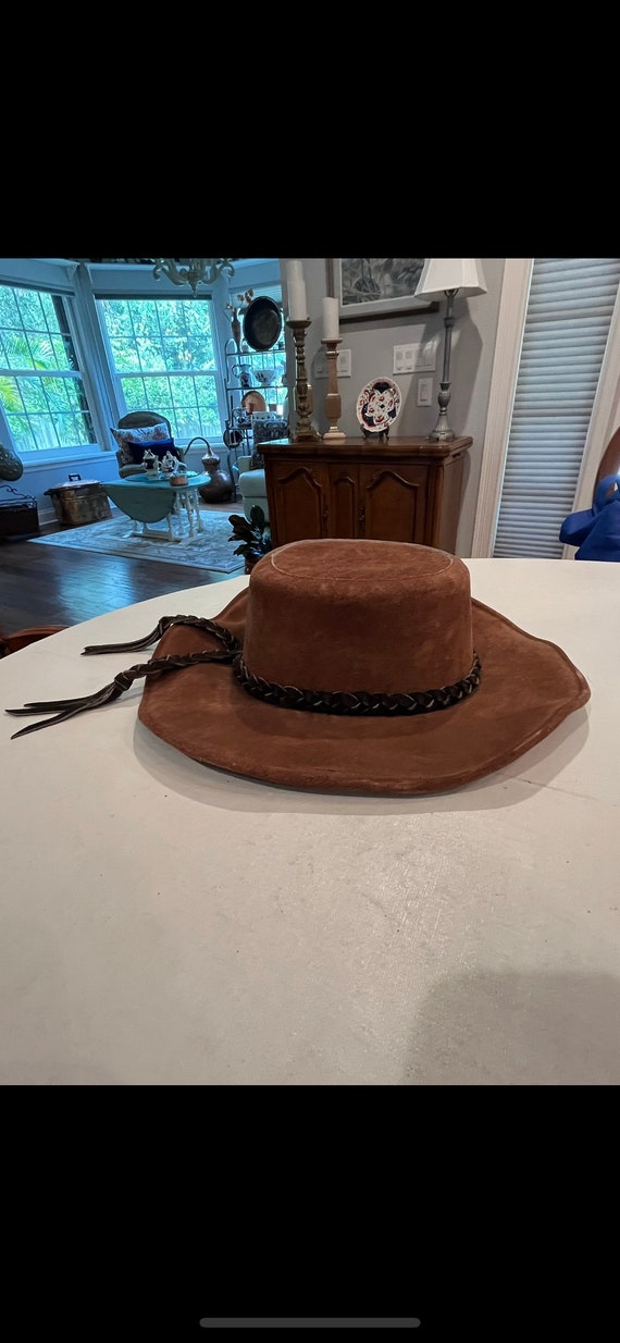 Vintage brown suede mountain man cowboy hat. Black