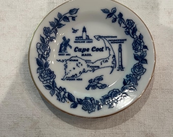 Prato decorativo pequeno vintage branco e azul, lembrança de Cape Cod. Uma graça!