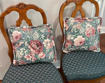 Vintage Grandma/ Cottagecore rose floral throw pillows. Set of 2. GUC!