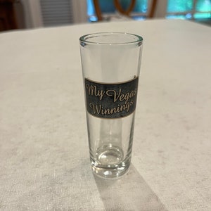 Copo de shot vintage alto “My Vegas Winnings” souvenir. Tão engraçado!