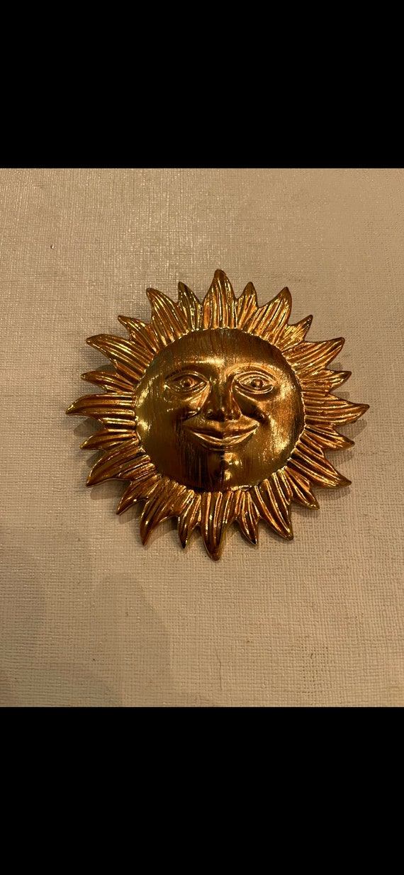 Vintage Bright gold Anthropomorphic sun brooch. GU