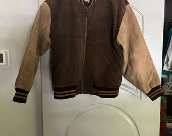 Blouson aviateur bouffant vintage Basic Editions en daim marron et beige. Ambiance universitaire des années 90 !