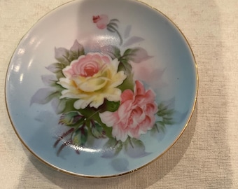 Mini plato decorativo de porcelana azul pintado a mano con motivos florales, de estilo vintage. ¡Precioso!