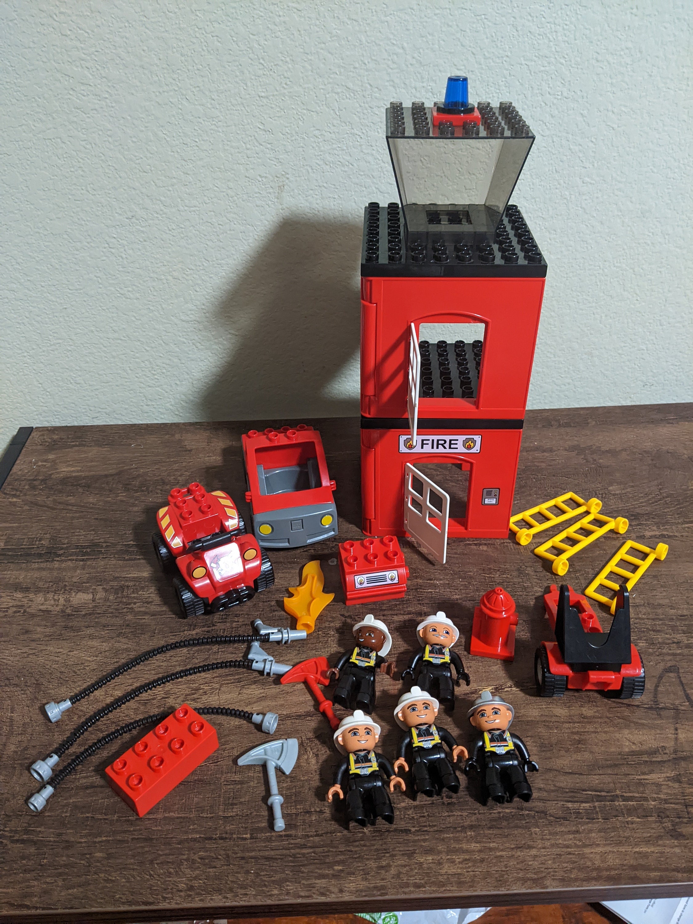 Lego duplo fire station sales