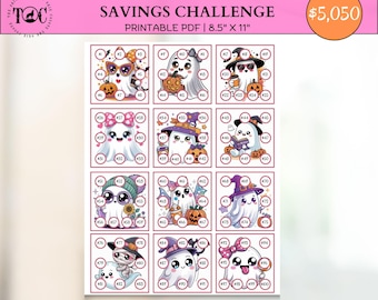 Puede incluir: Un desafío de ahorro en PDF imprimible con temática de Halloween. El diseño presenta fantasmas de dibujos animados con varios disfraces, cada uno con un número. El texto "SAVINGS CHALLENGE" y "PDF IMPRIMIBLE | 21,6 cm x 27,9 cm" se muestran en la parte superior. El ahorro total es de 4.700 €.