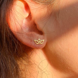 Orecchini per barche nautiche / Orecchini estivi minimalisti / Piccoli orecchini a bottone Origami di navi di carta / Argento, Oro 14K e Oro rosa riempito