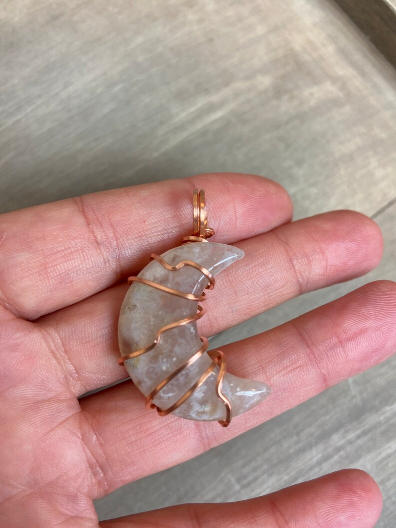 Flower agate moon pendant