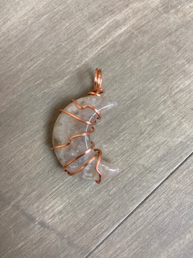 Flower agate moon pendant