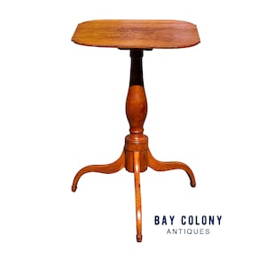Antique Federal Period Cherry Candlestand / End Table With Ovolo Top