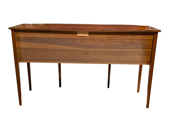 Federal Antique Style Henkel Harris Inlaid Mahogany Sideboard