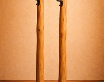 Perchero de pie rústico de roble – Madera maciza con ganchos de metal negro – Soporte de entrada hecho a mano