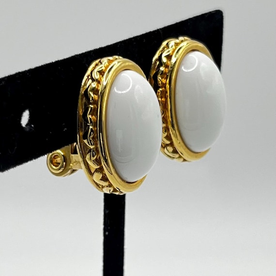Monet Cursive earrings. Gold Plated.