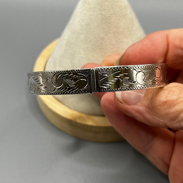 Vintage Sterling Silver Engraved Bangle Bracelet - Size 7
