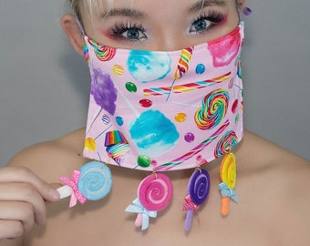 Mascarilla facial de caramelo kawaii con piruletas de colores colgantes