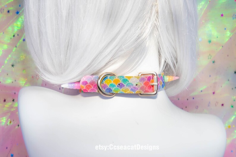 Gargantilla y collar con pinchos de colores arcoíris kawaii imagen 4