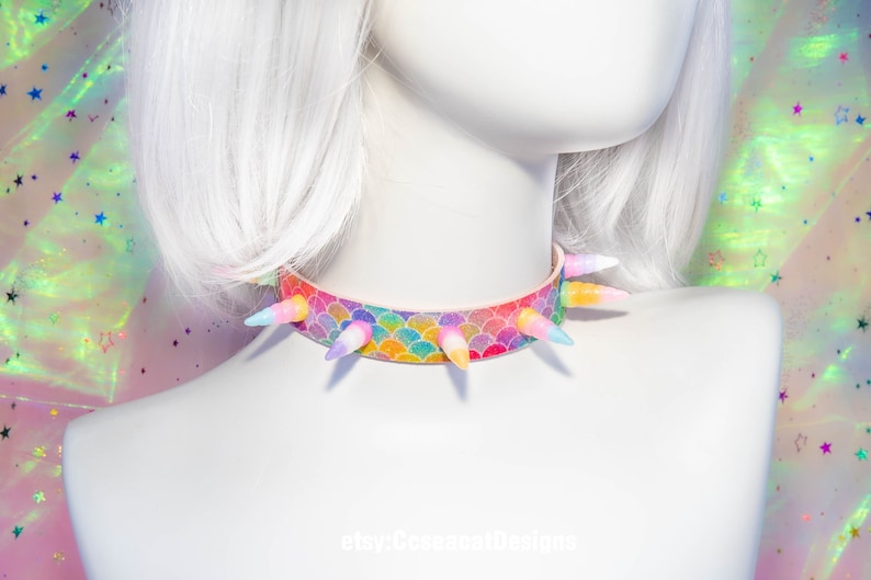 Gargantilla y collar con pinchos de colores arcoíris kawaii imagen 2