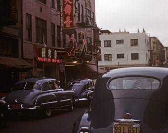 Fotografía digital vintage de la década de 1950 de una escena de un restaurante chino de chop suey en San Francisco, tomada de una diapositiva