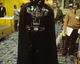 Vintage Rare 1970's Star Wars Darth Vader película traje fotografía imagen 24 x 36 tamaño cartel