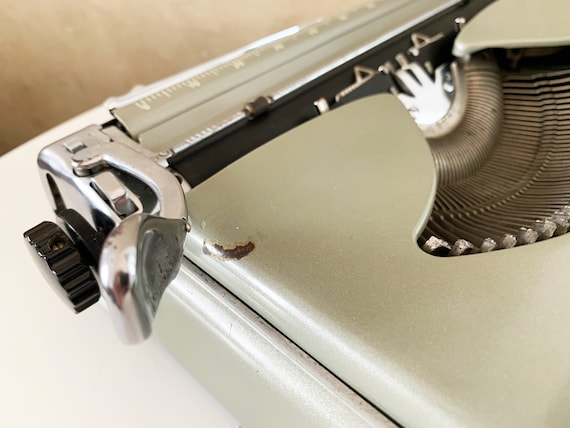 1950's Groma Kolibri Typewriter - Working and Good Looking