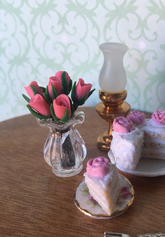 1:12 scale roses Mother\u2019s Day miniatures dolls house vase floral bouquet pretty flowers conservatory decoration tiny gift for Mom 1:12 scale roses Mother\u2019s Day miniatures dolls house vase floral bouquet pretty flowers conservatory decoration tiny gift for Mom
