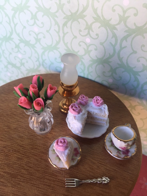 1:12 scale roses Mother\u2019s Day miniatures dolls house vase floral bouquet pretty flowers conservatory decoration tiny gift for Mom 1:12 scale roses Mother\u2019s Day miniatures dolls house vase floral bouquet pretty flowers conservatory decoration tiny gift for Mom