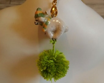 Collier en céramique petit mouton des neiges et son pompon