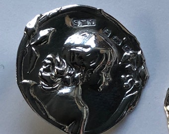Art Nouveau Sterling Silver Button: Samuel Levi, Birmingham 1902