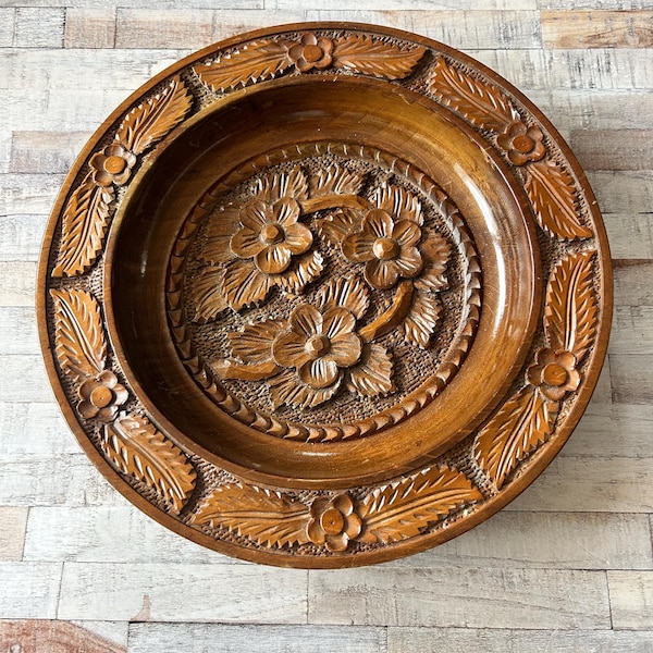 Large vintage hand carved wooden deep dish fruit bowl leaves and flowers
