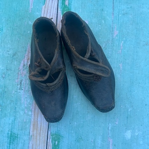 tiny child size antique vintage brown  leather Lancashire weavers clogs Victorian metal soles collector film prop 5.5 inches long